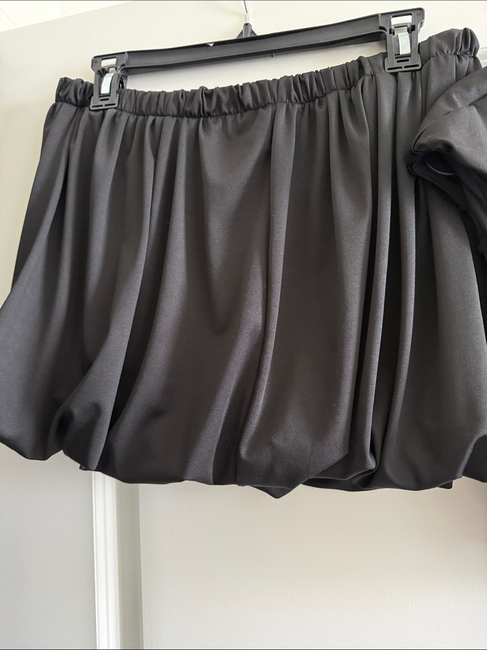 Women's Black Bubble Hem Skirt - Picture 3 of 5